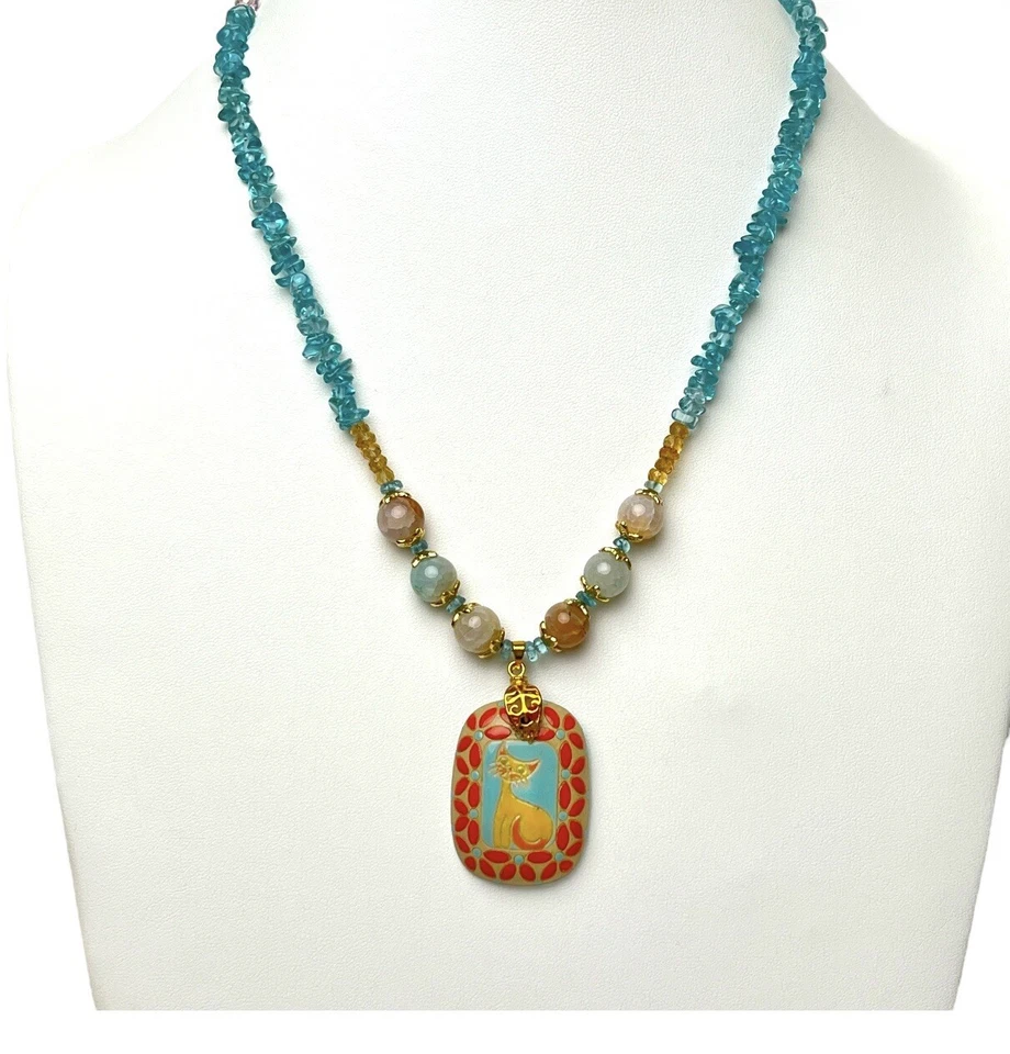 Collar Artesanal Diseño Golem Colgante Cerámica Gato Azul Cuentas Cadena Tono Dorado Foto 3 de 4