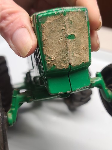 Vintage GREEN OLIVER ERTL TRACTOR old metal tractor toy (OK) - Picture 16 of 17