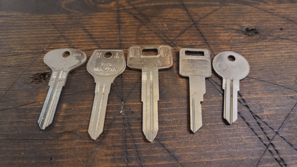 Lot of 5 vtg car automobile key blanks uncut keys vw mazda and misc
