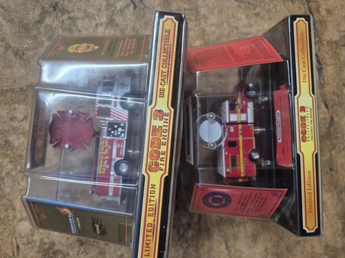 2× NIB CODE 3 COLLECTIBLES LOT OF 2 Ambulance/Vol Fire Truck *Rare* (JF5) - Picture 5 of 6