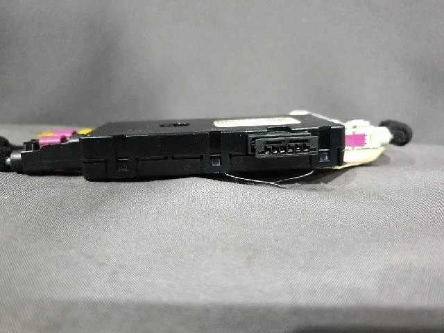 Módulo de antena/amplificador BMW 740Li xDrive 2017 - Imagem 4 de 4