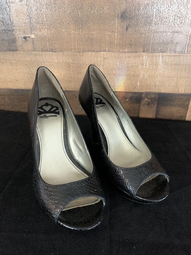 Fergalicious Size 7M GEM Patent Leather Peep Toe Stiletto High Heel Pump Shoes - Picture 2 of 6