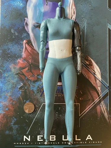 Cuerpo Hot Toys Nebula Avengers Endgame MMS534 con brazo robótico suelto escala 1/6