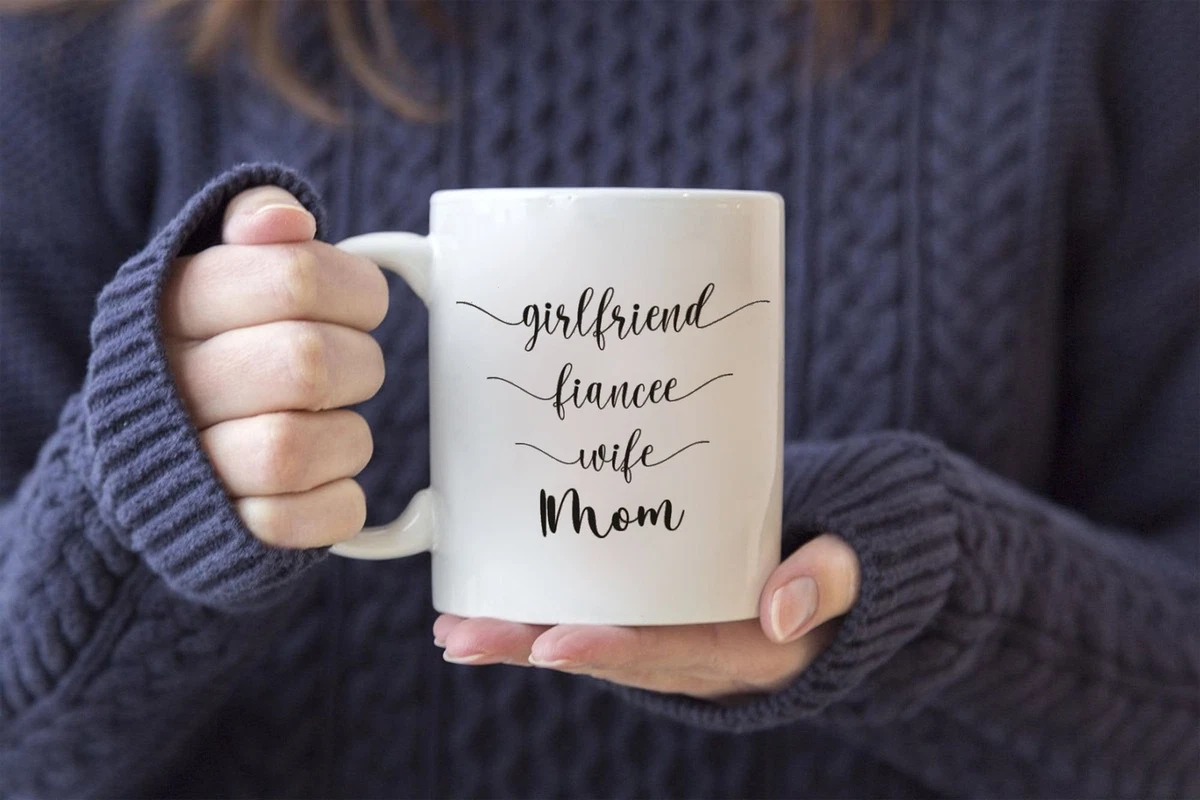 Pregnant wife mothers store day gift