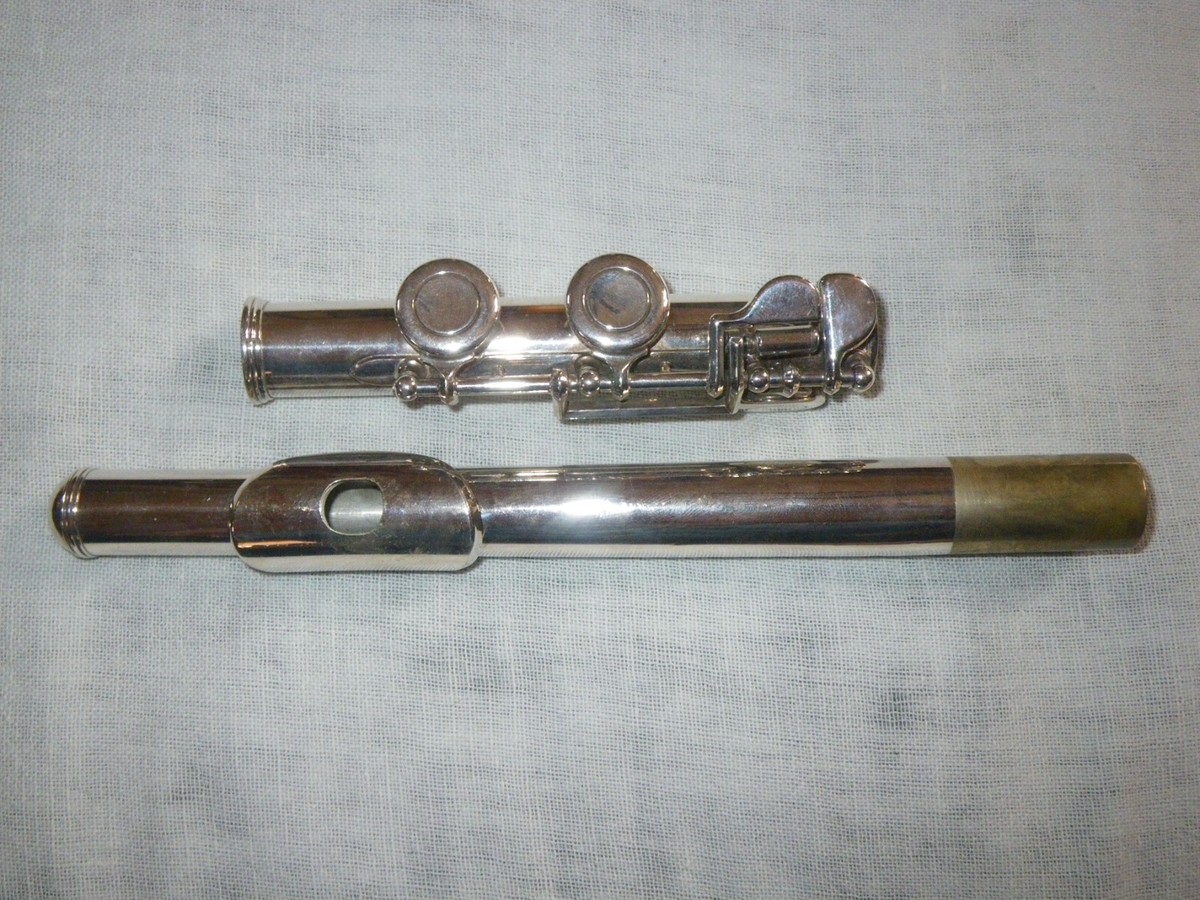 フルート　アームストロング　W.T armstrong 104 W.T. ARMSTRONG 104 FLUTE -CLOSED HOLE, C FOOT, SILVER PLATED -VGC