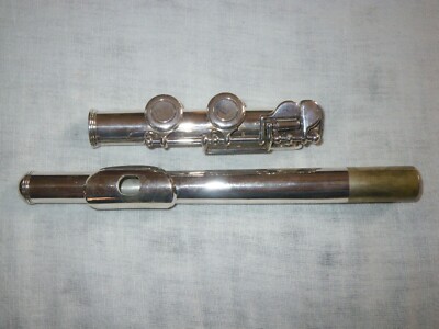 W.T. ARMSTRONG 104 FLUTE -CLOSED HOLE, C FOOT, SILVER PLATED