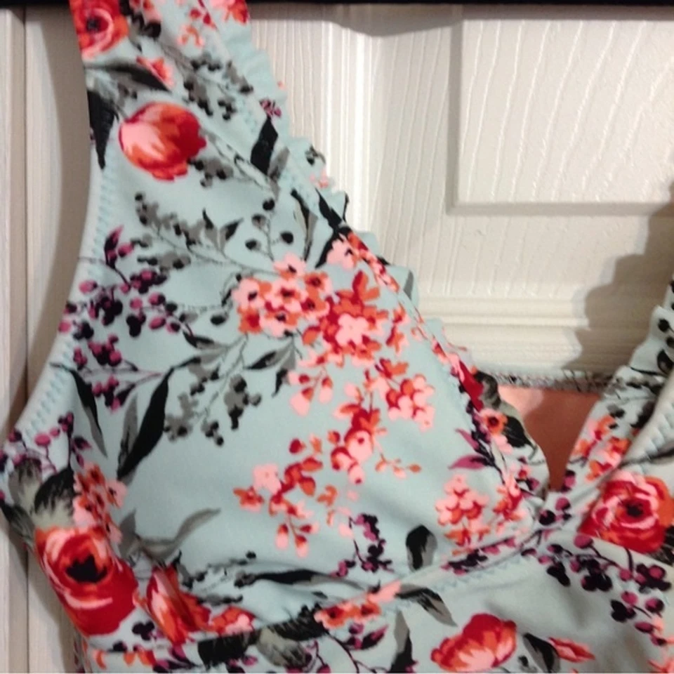 MOSSIMO Size Medium Mint Green Pink Floral Ruffle Bikini Top Lined Padding Stret - Image 3 of 4