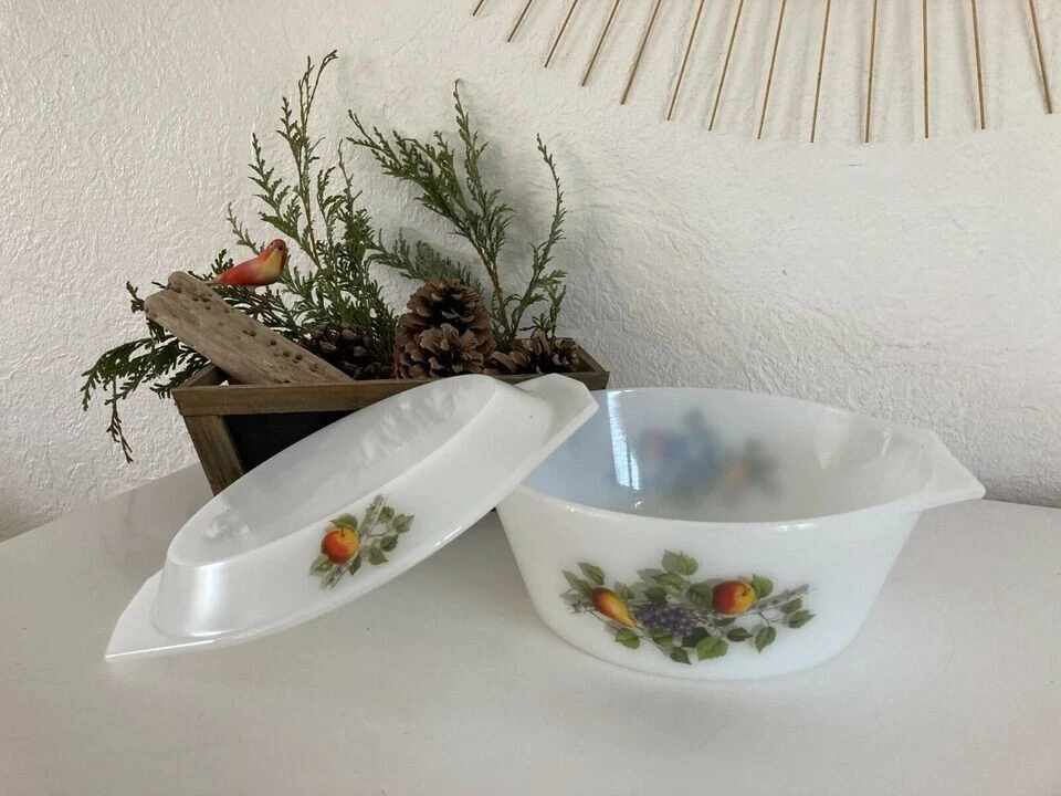 Cocotte four ARCOPAL vintage décor fleurs pétunias COMME NEUVE Cocotte four ARCOPAL vintage décor fleurs pétunias COMME NEUVE