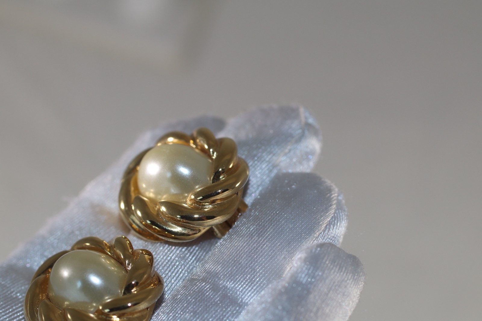 Vintage KJL Kenneth Jay Lane faux pearl gold plat… - image 6