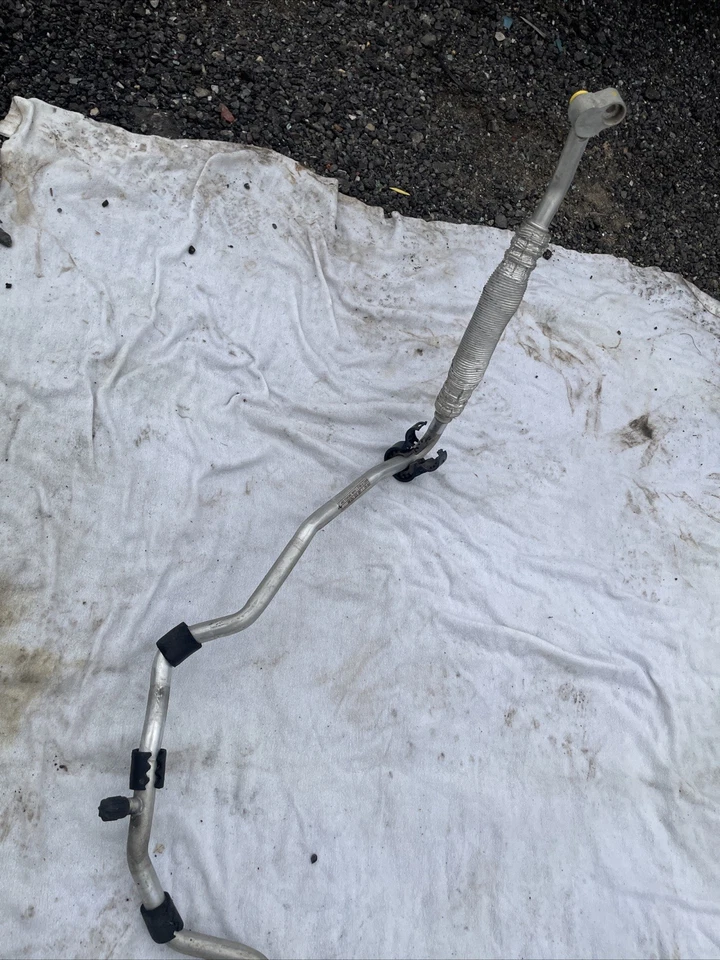 Manguera de refrigerante VOLKSWAGEN JETTA 2006-2010 línea de aire OEM 1KO820743* Foto 2 de 4