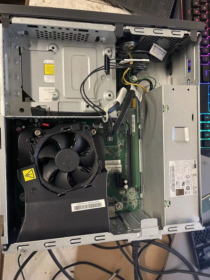 Lenovo ThinkCentre Intel Core i5-7500 3.40GHZ 8GB RAM/SIN OS/SIN SSD/PROBADO +AC Foto 4 de 4