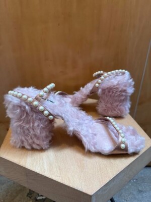 miu miu ピンク パンプス ミュウミュウ MIUMIU パンプス 靴 シューズ チェーン パール