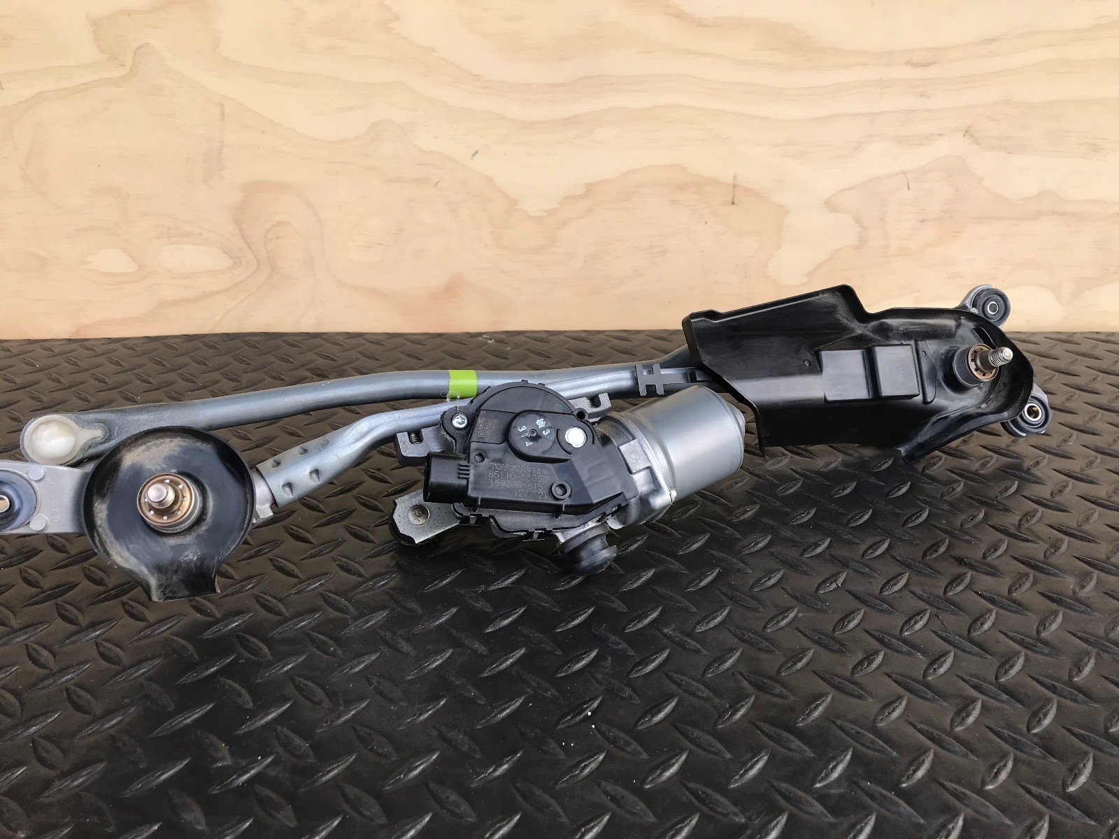 LEXUS 1416 IS200T WINDSHIELD WIPER ARM MOTOR LINKAGE 8511053050