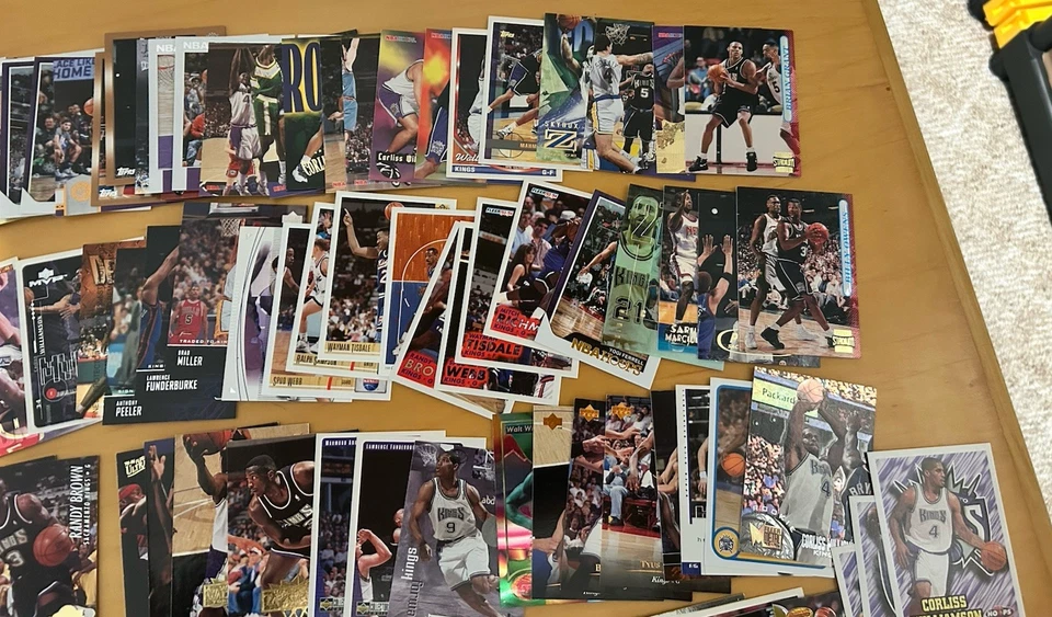 Lote de 120+ tarjetas de baloncesto del equipo Sacramento Kings sin duplicados Foto 3 de 4