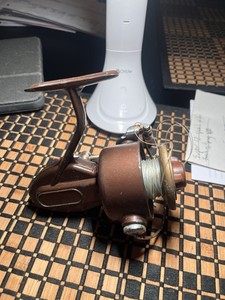 Vintage Eagle Claw Spinning Reel 325. Missing Badge