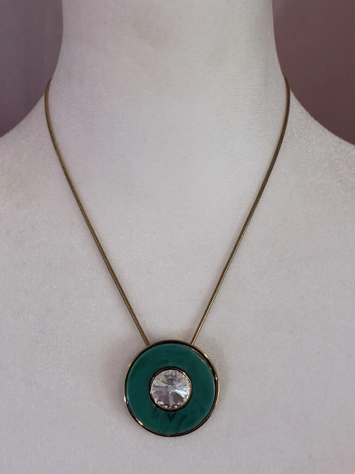 "Collar colgante Dyrberg & Kern tono dorado y verde turquesa/azul 16"""  Foto 3 de 4