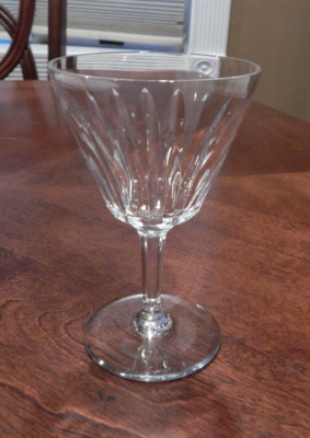 RARE..HARD TO FIND BACCARAT ''VAL D'OISE'' PATTERN CLARET WINE GLASS 5''
