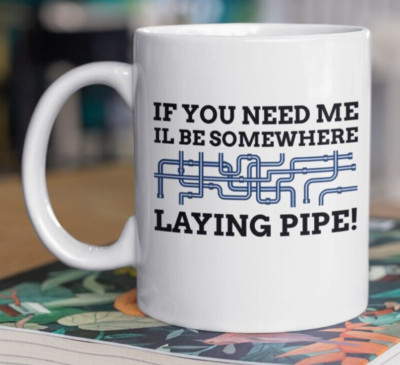 If You Need Me, Il Be Somewhere Laying Pipe! Lustiger Klempner Becher 11oz 330ml Geschenk