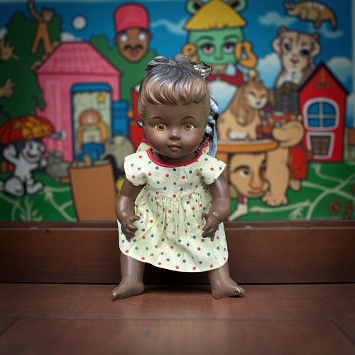 Muñeca bebé afroamericana vintage años 50 plástico duro moldeado moño 12" Betsy Wetsy - Imagen 4 de 6