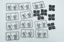 Warhammer 5th Edition Bretonnian Bowmen set of 22 vintage plastic miniatures