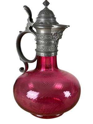 Ancienne Aiguière, en cristal, verre couleur Framboise renaissance, carafe - Photo 1/4