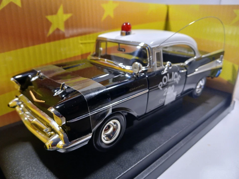 American Muscle 1957 CHEVY BELAIR Chicago Police Department 1:18 Diecast - Image 2 of 4