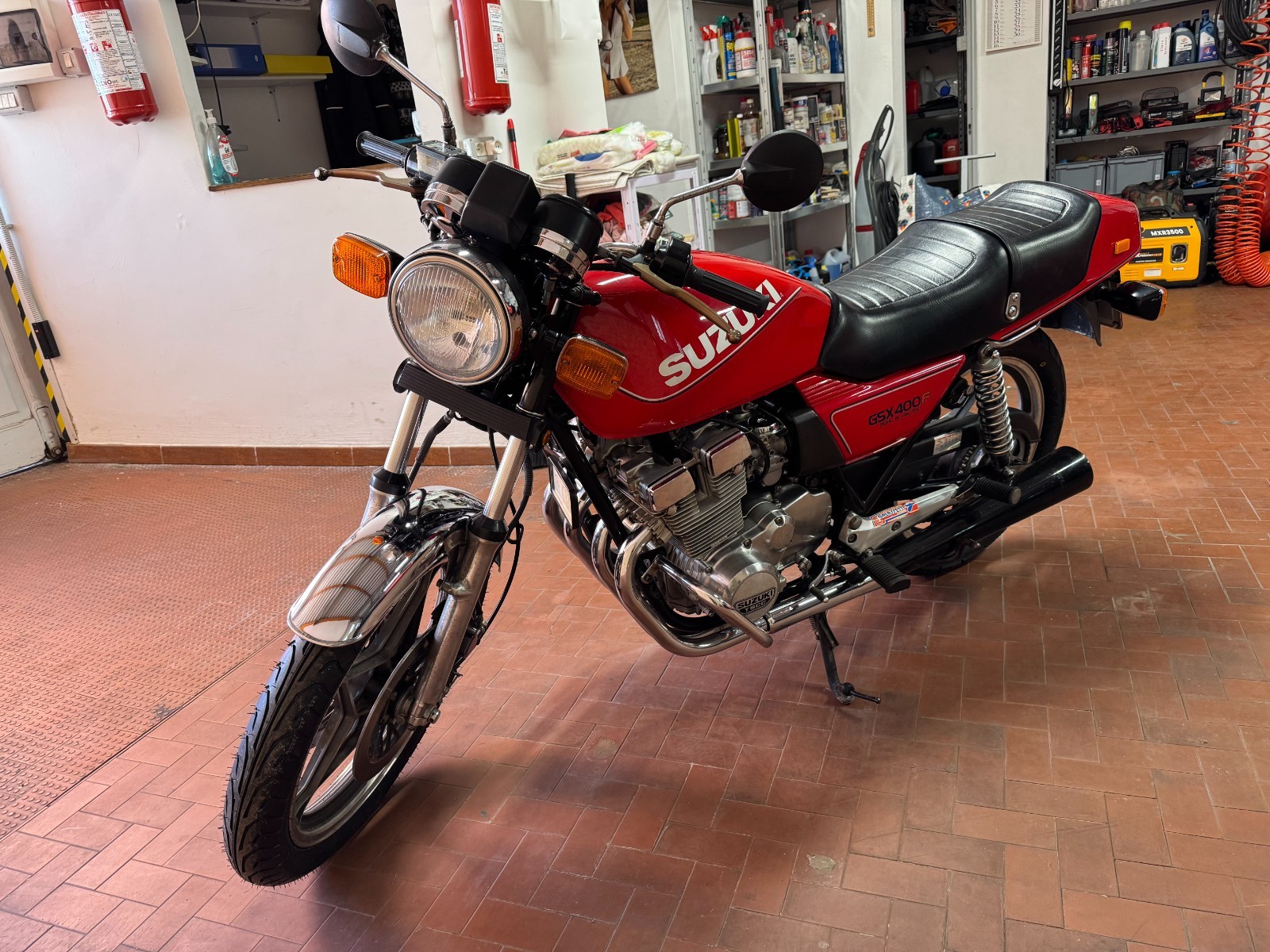 Suzuki GSX 400 F Katana del 1982 foto 3