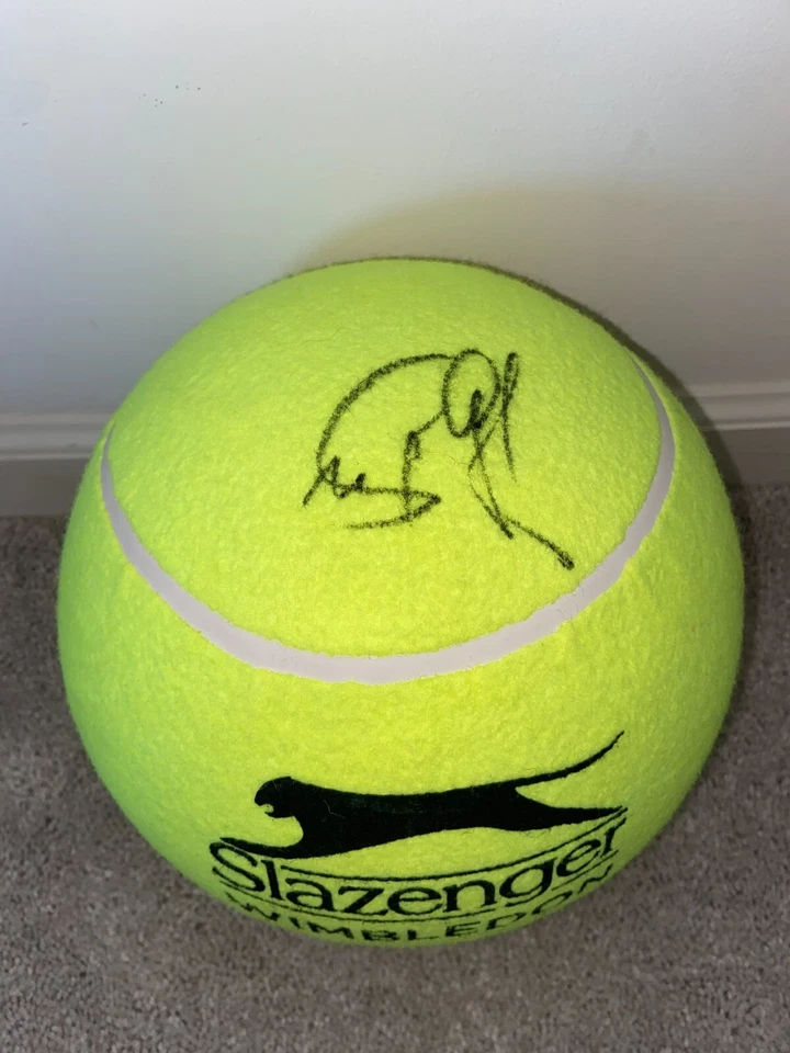 BOLA DE TÊNIS STEFFI GRAF ASSINADA SLAZENGER WIMBLEDON JUMBO 10" OLIMPÍADAS 1988 JSA - Imagem 2 de 3