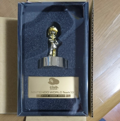 Gold Mario Trophy Figure Club Nintendo Platinum Member Statue
