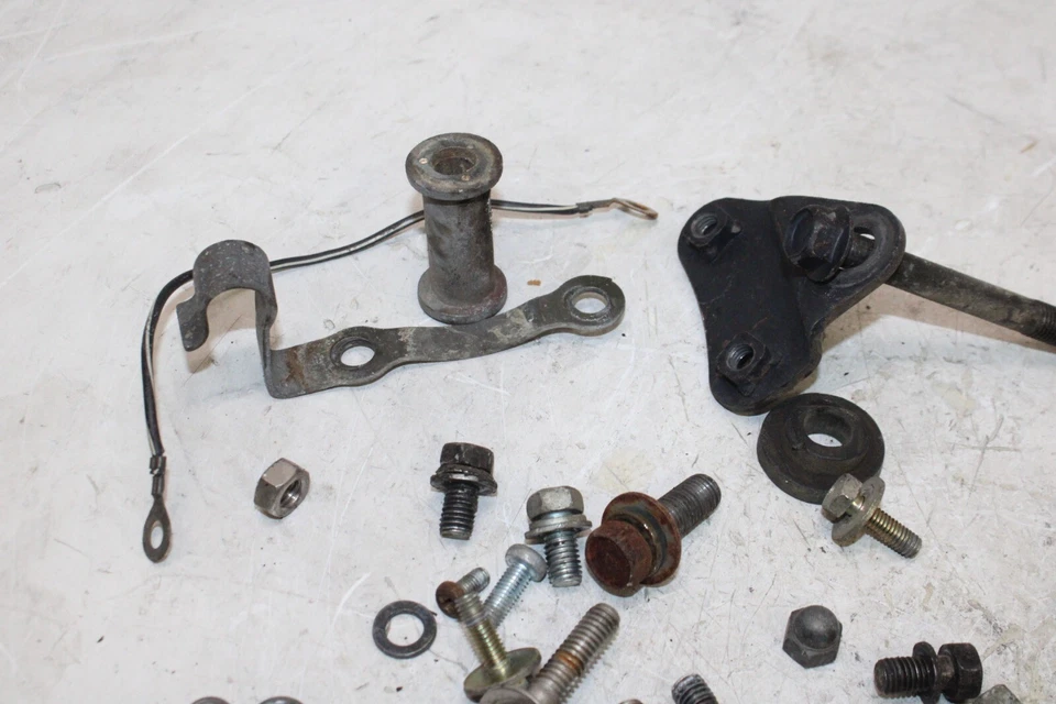 1980 SUZUKI GS250T OEM PARAFUSOS DE MONTAGEM DE MOTOR HARDWARE PARAFUSOS DE MOTOR - Imagem 2 de 4