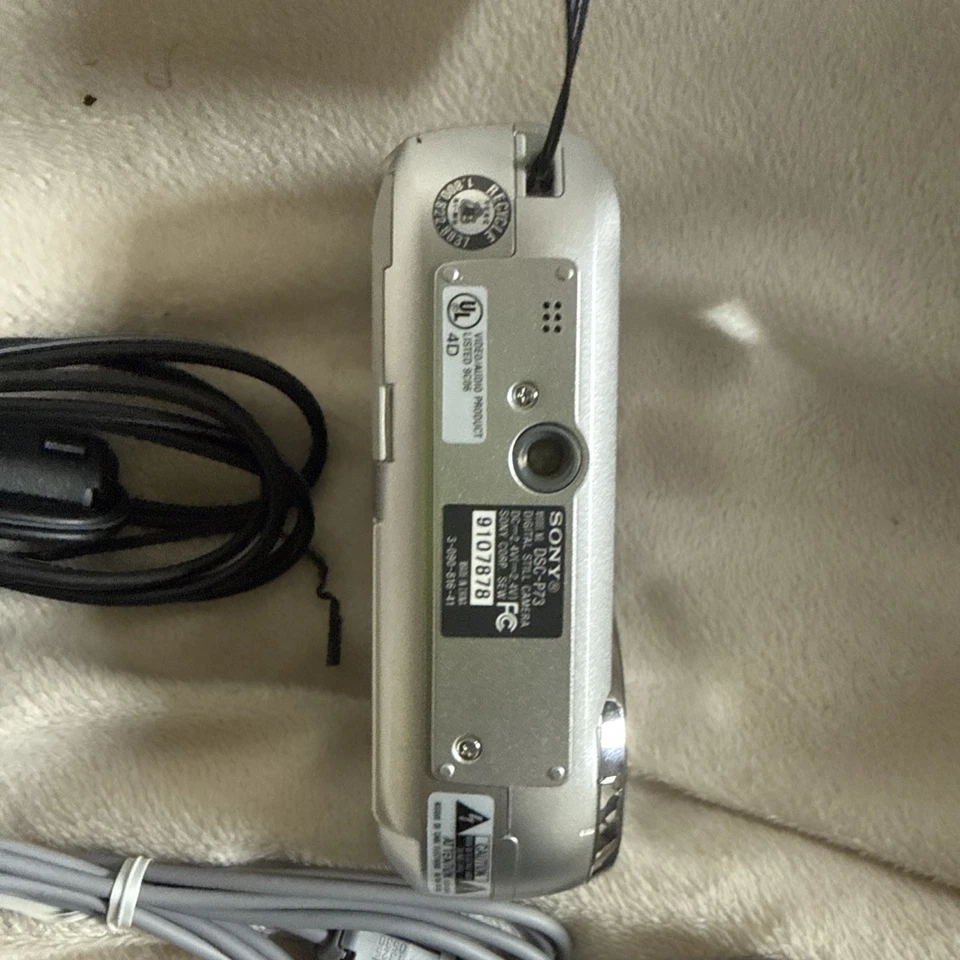 Sony Cyber-shot DSC-P73 4.1MP Digital Camera Silver With Box - Image 4 of 4