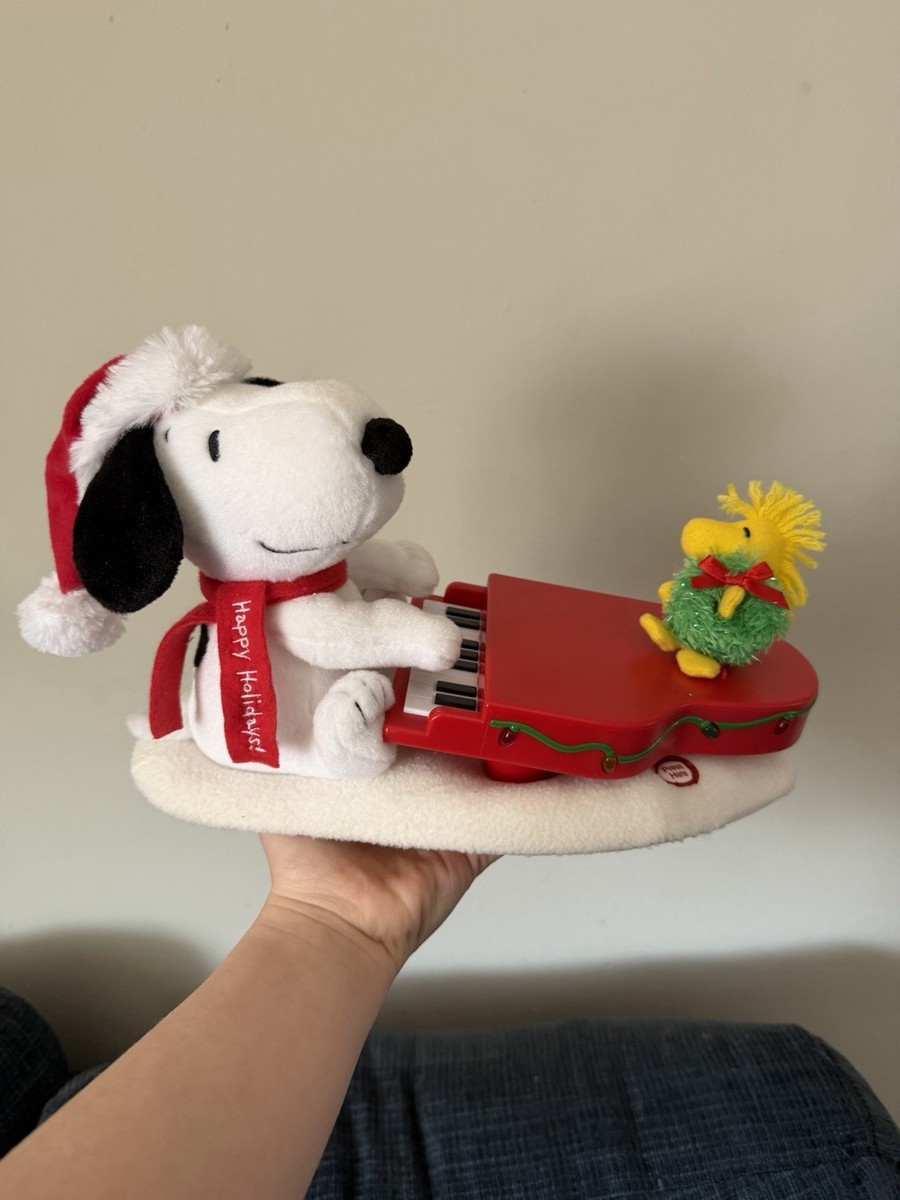 Hallmark Peanuts Snoopy Playing Piano Woodstock Plays Xmas Songs