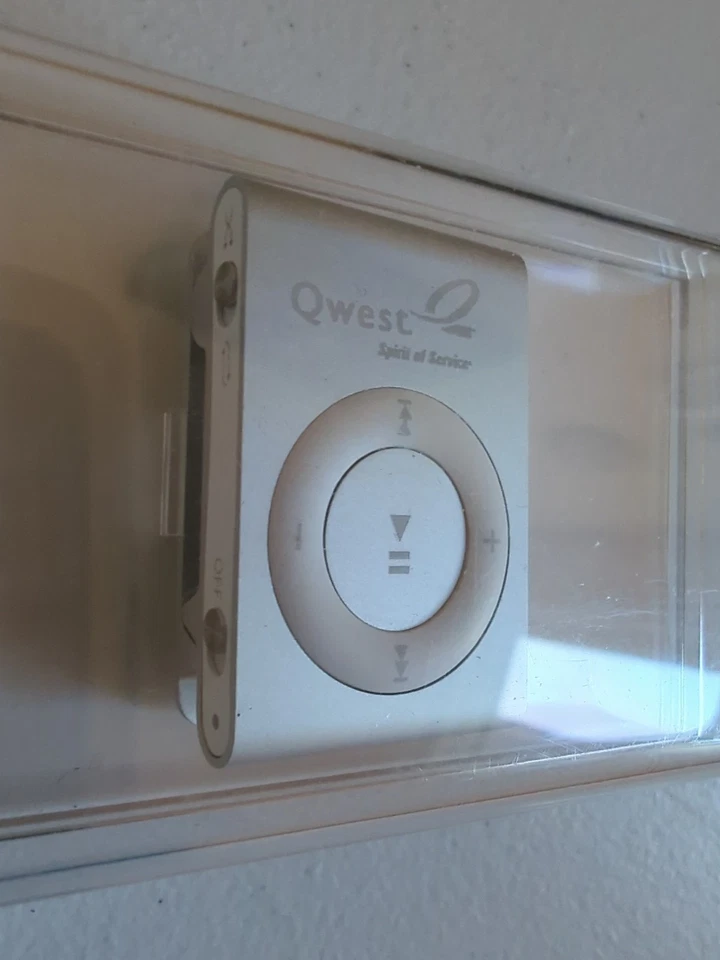 Apple iPod Shuffle 2nd Generation Silver (1 GB) New In Original Packaging *Read* - Image 3 of 4