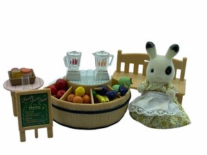 Calico-Critters-Sylvanian-Families-Juice-Bar-with-Blackberry-Rabbit