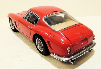 1:18 SCALE CMC FERRARI 250 GT BERLINETTA PASSO CORTO/SWB RED