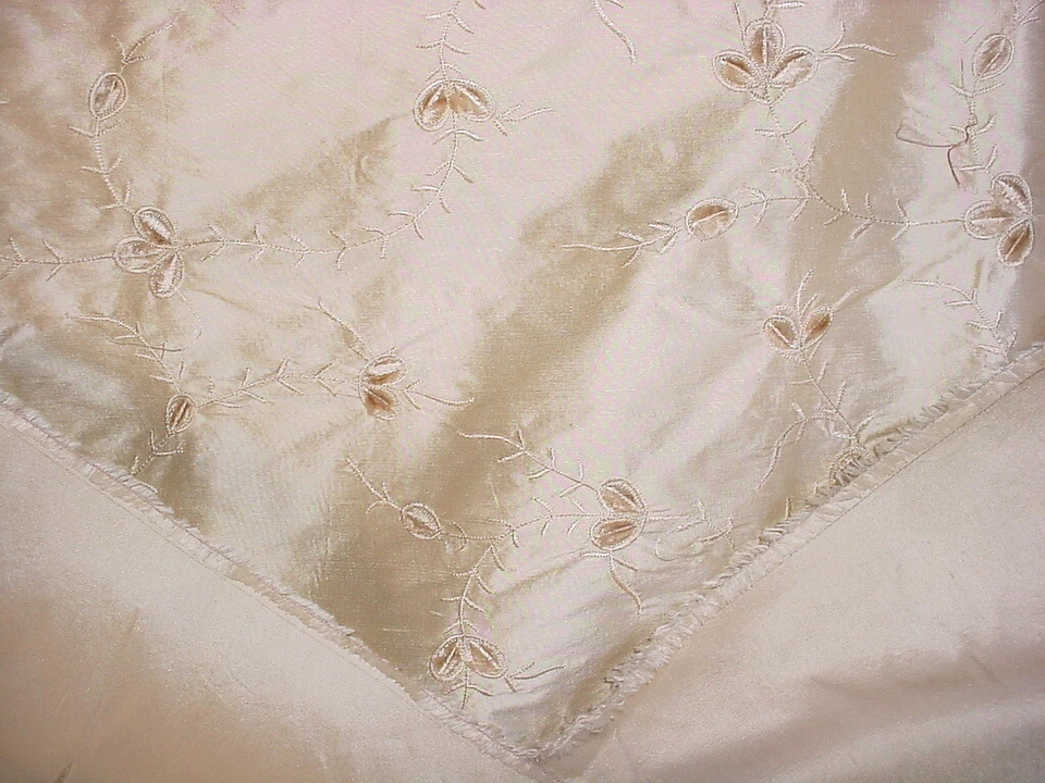 Tela de tapicería de seda bordada 3-1/4 Kravet 34634 oro champán floral vid Foto 3 de 4