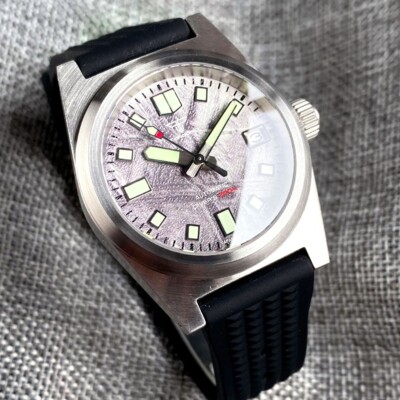 38mm Sapphire Glass Japan NH35A 200M Diver Meteorite Pattern Dial Auto Men Watch