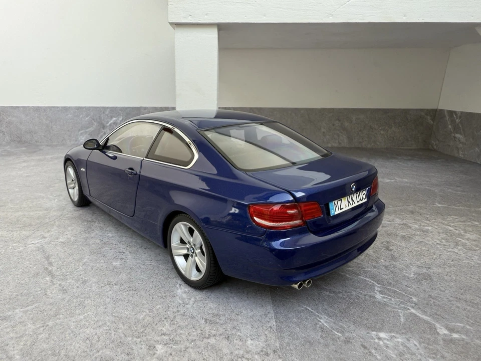 BMW Serie 3 E92 Kyosho 1/18 - Immagine 2 di 4