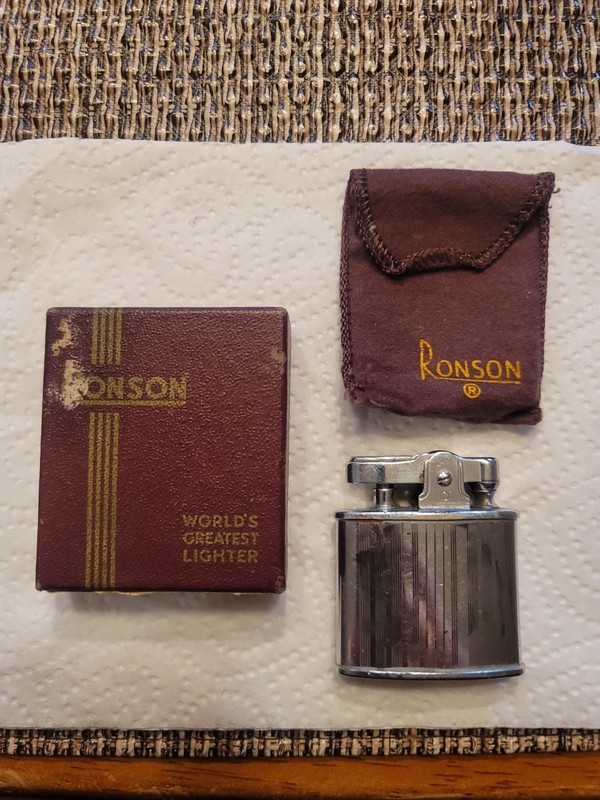Vintage Ronson “Standard” 6093 Chromium cigarette Lighter w/box