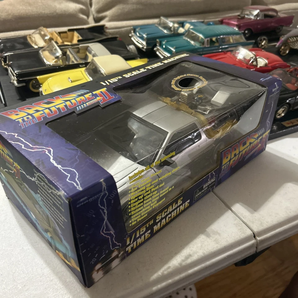 Diamond Select Back to the Future III Delorean 1/15th Sound & Light - Image 2 of 2