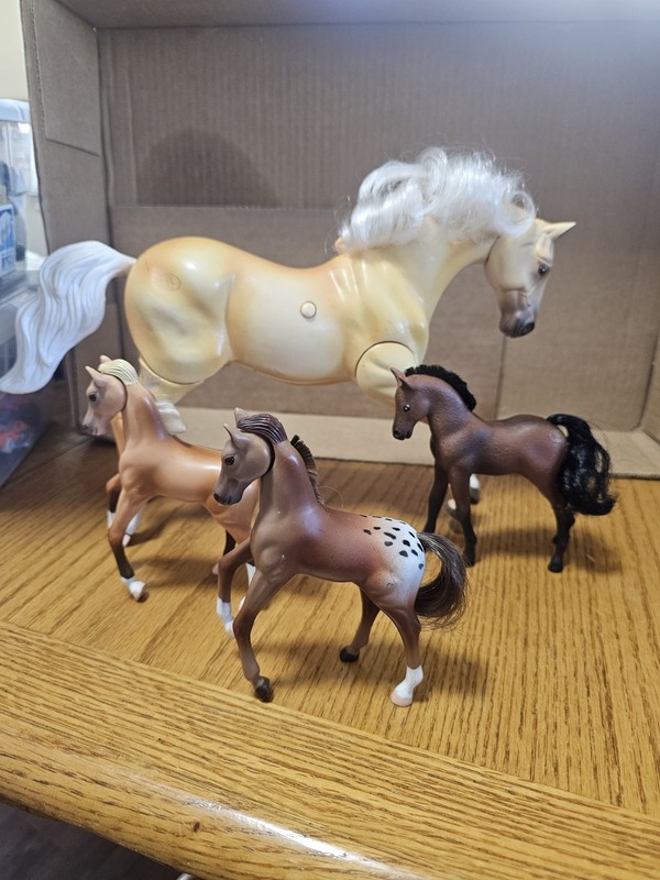 4 GC Vintage Horses Plastic Figures  1 Large Action And 3 Smaller Size