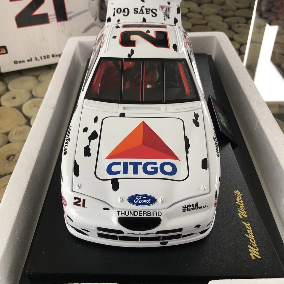 Ford Thunderbird escala 1:18 NASCAR # 21 Top Dog Michael Waltrip “97” Foto 4 de 4