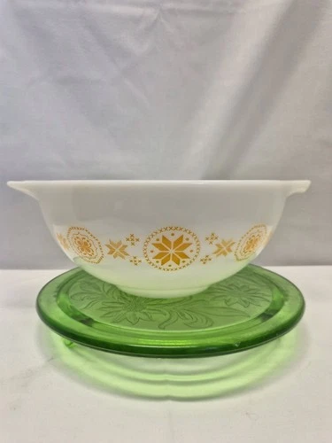 Vintage PYREX Town & Country 2 1/2 qt Cinderella Mixing Bowl #443 Made in USA