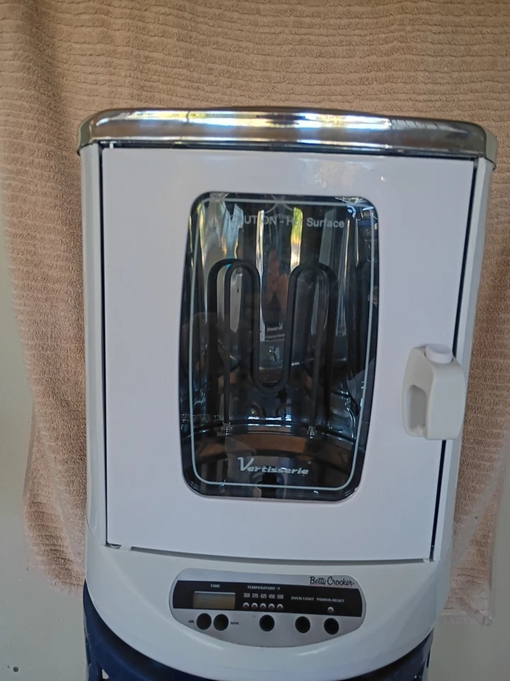 Tostador vertical giratorio Betty Crocker Vertisserie Plus Foto 3 de 4