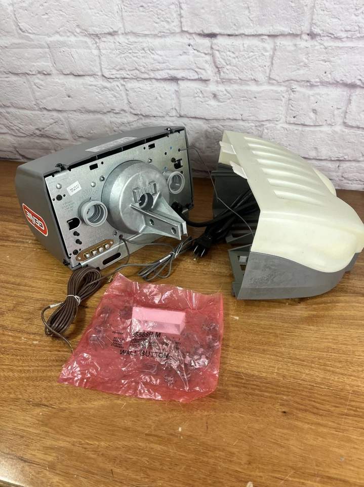 GENIE INTELLICODE SCREW DRIVE MOTORHEAD 1/2HP 2060L-07 New Motor Head, Cover LOT - Image 2 of 4