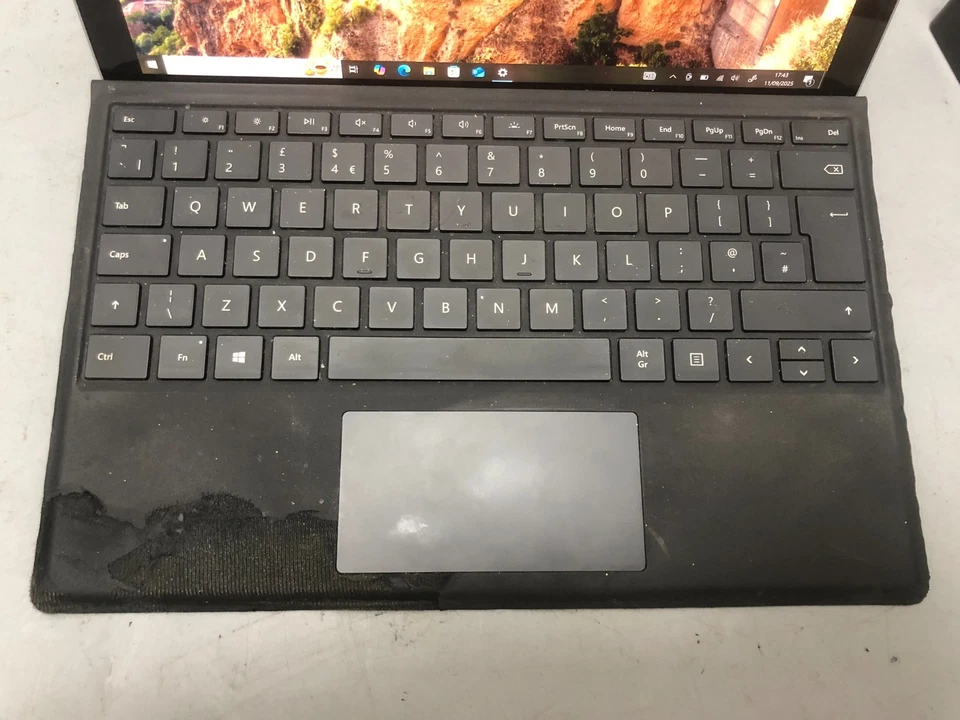 Microsoft Surface Pro 4 i5-6300U 8GB 256GBSSD HD graphics QHD,  Win 10 Pro+PSU - Image 4 of 4