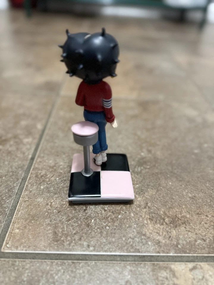 Vintage Danbury Mint BETTY BOOP Campus Cutie Collector Figurine. Mint Condition. - Image 2 of 4