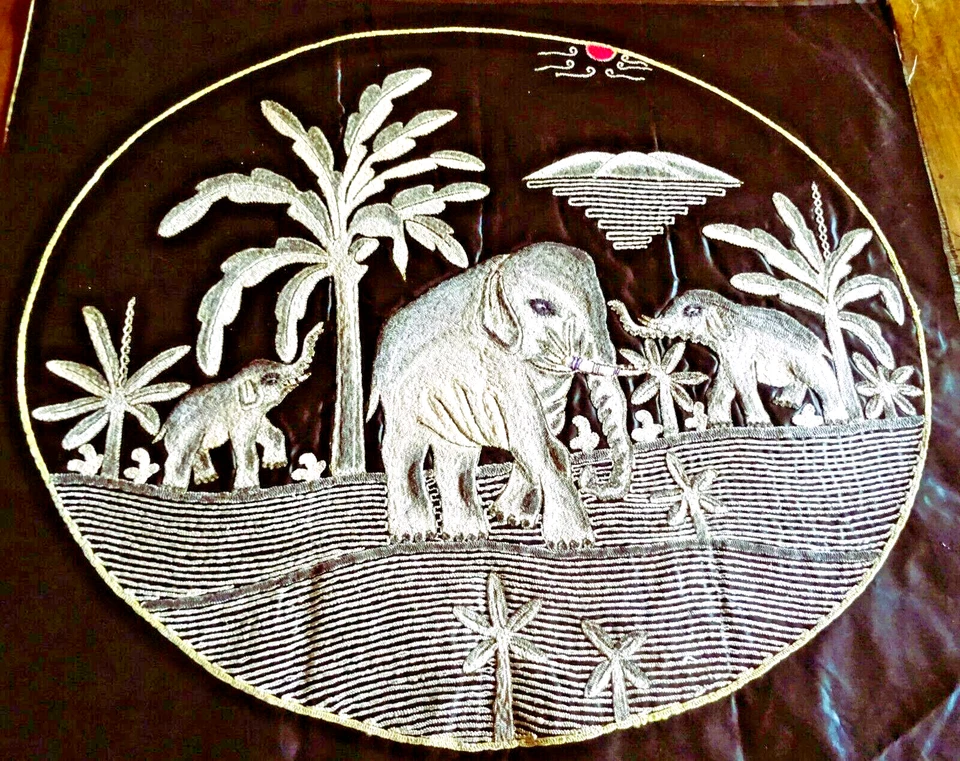 BRODERIE SUR SOIE  -  - 65cm x 57,5cm - Photo 3/4