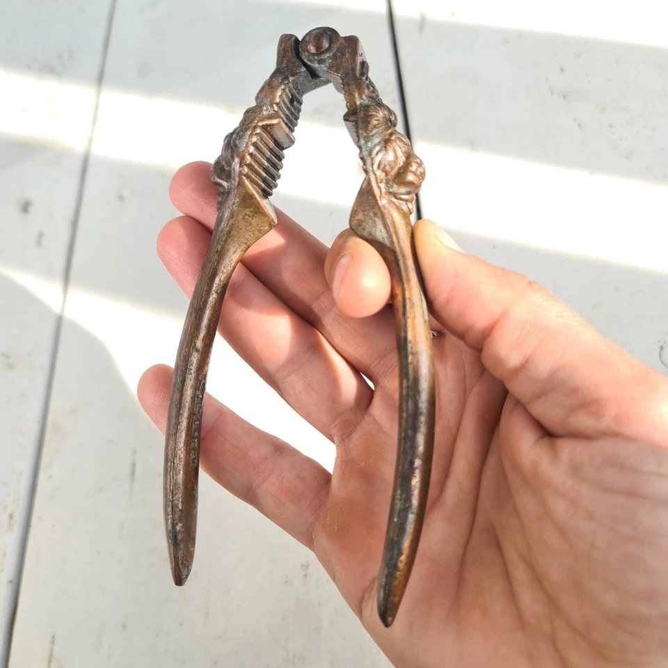 Rare Old bronze cracker with lion heads - Image 2 of 4