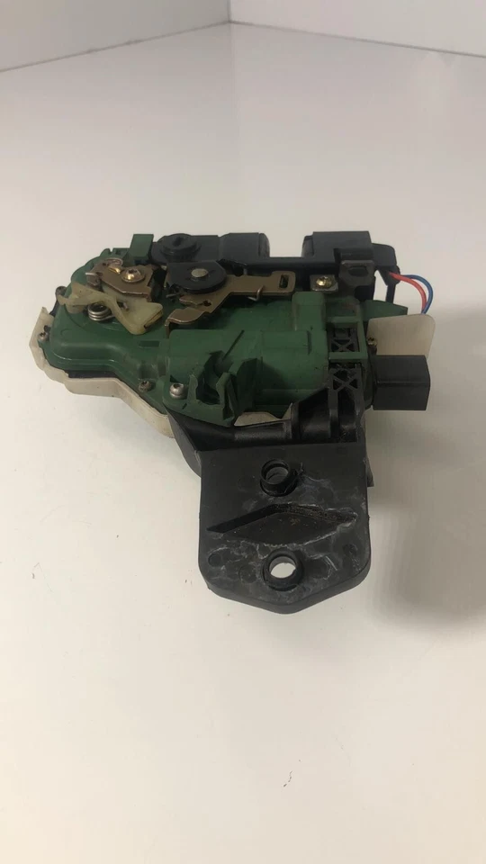 Cerradura puerta trasera derecha Volkswagen Passat O/S 2003 3B0837868 A150 Foto 3 de 4